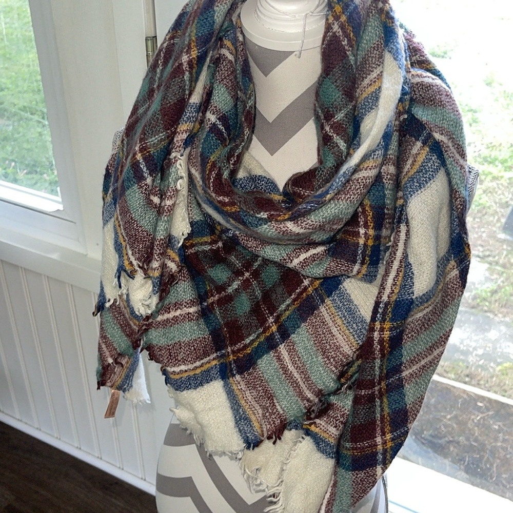 Ivory, navy, and maroon blanket scarf